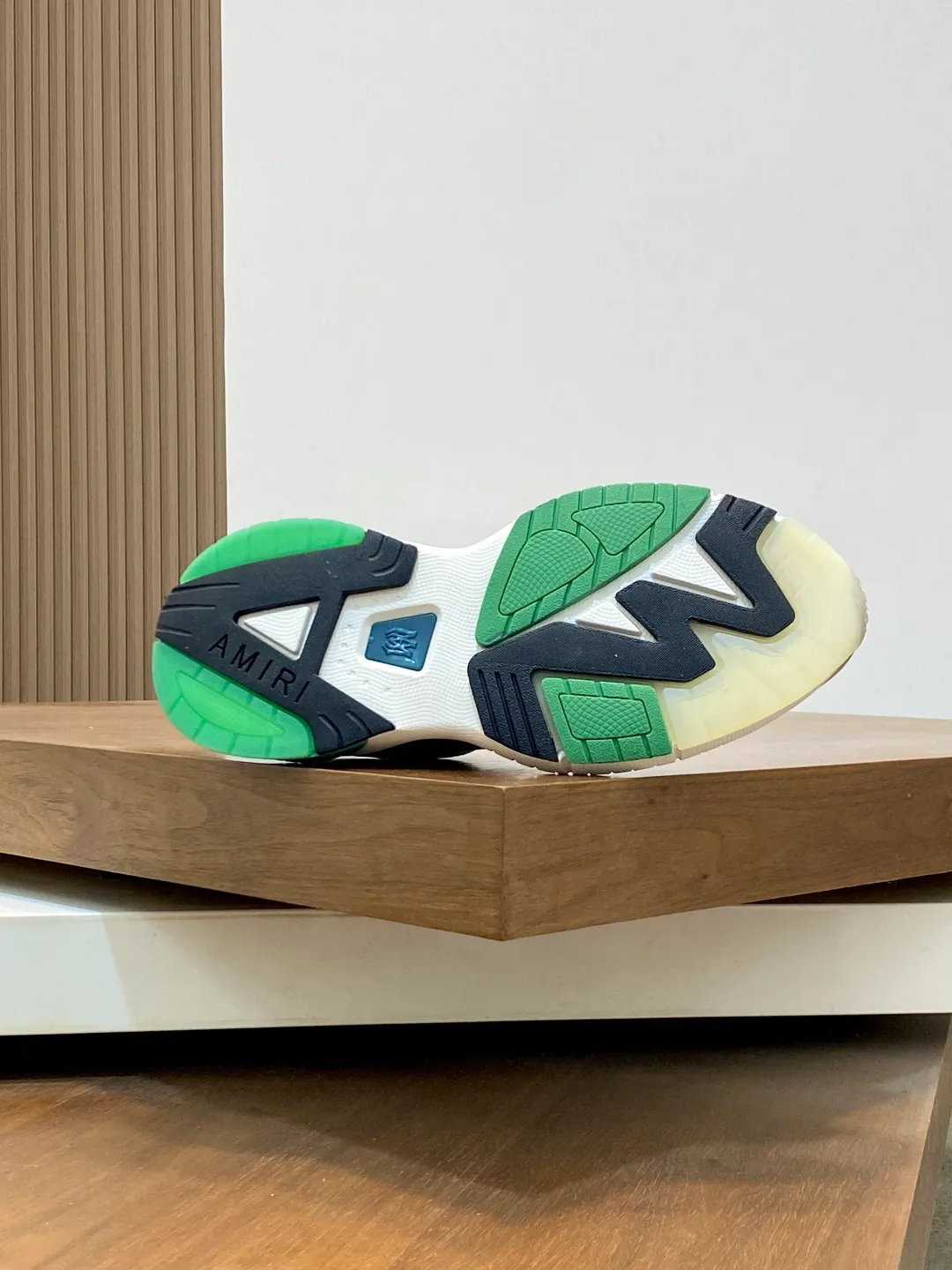 💰740 AMIRI's new men's casual sports shoes, made of first-layer cowhide leather uppers and spliced ​​with original breathable mesh, rich in three-dimensionality, contrasting color design, simple style, fashionable and sporty, breathable mesh lining, original ultra-light outsole, a must-have item for daily leisure! Size: 38-45 (38, 45 customized)